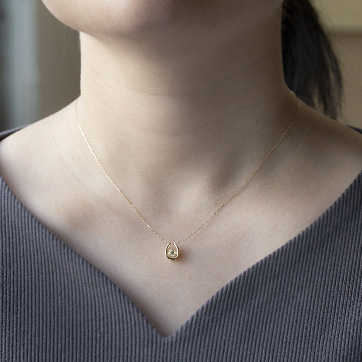 K18 YG ダイヤモンド 馬蹄 ネックレス ダンシングストーン レディース イエローゴールド 誕生日プレゼント ギフト 女性 彼女 20代 30代 40代 50代 記念日 ホースシュー