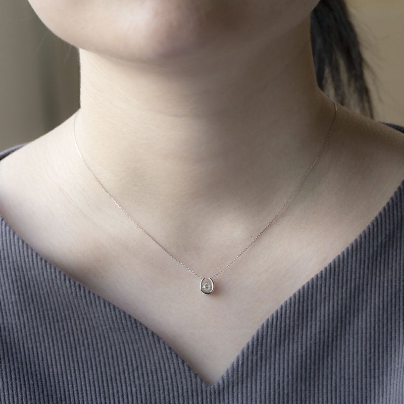 プラチナ ダイヤモンド 馬蹄 ネックレス ダンシングストーン レディース PT 誕生日プレゼント ギフト 女性 彼女 20代 30代 40代 50代 記念日 PT900