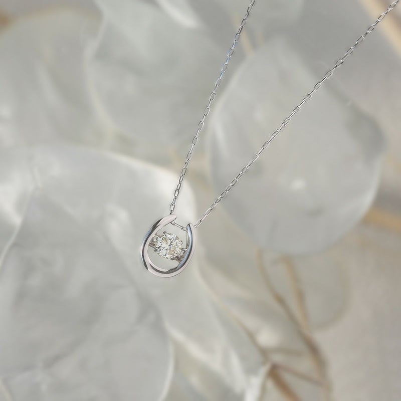 プラチナ ダイヤモンド 馬蹄 ネックレス ダンシングストーン レディース PT 誕生日プレゼント ギフト 女性 彼女 20代 30代 40代 50代 記念日 PT900