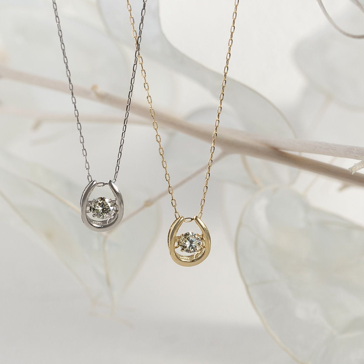 プラチナ ダイヤモンド 馬蹄 ネックレス ダンシングストーン レディース PT 誕生日プレゼント ギフト 女性 彼女 20代 30代 40代 50代 記念日 PT900