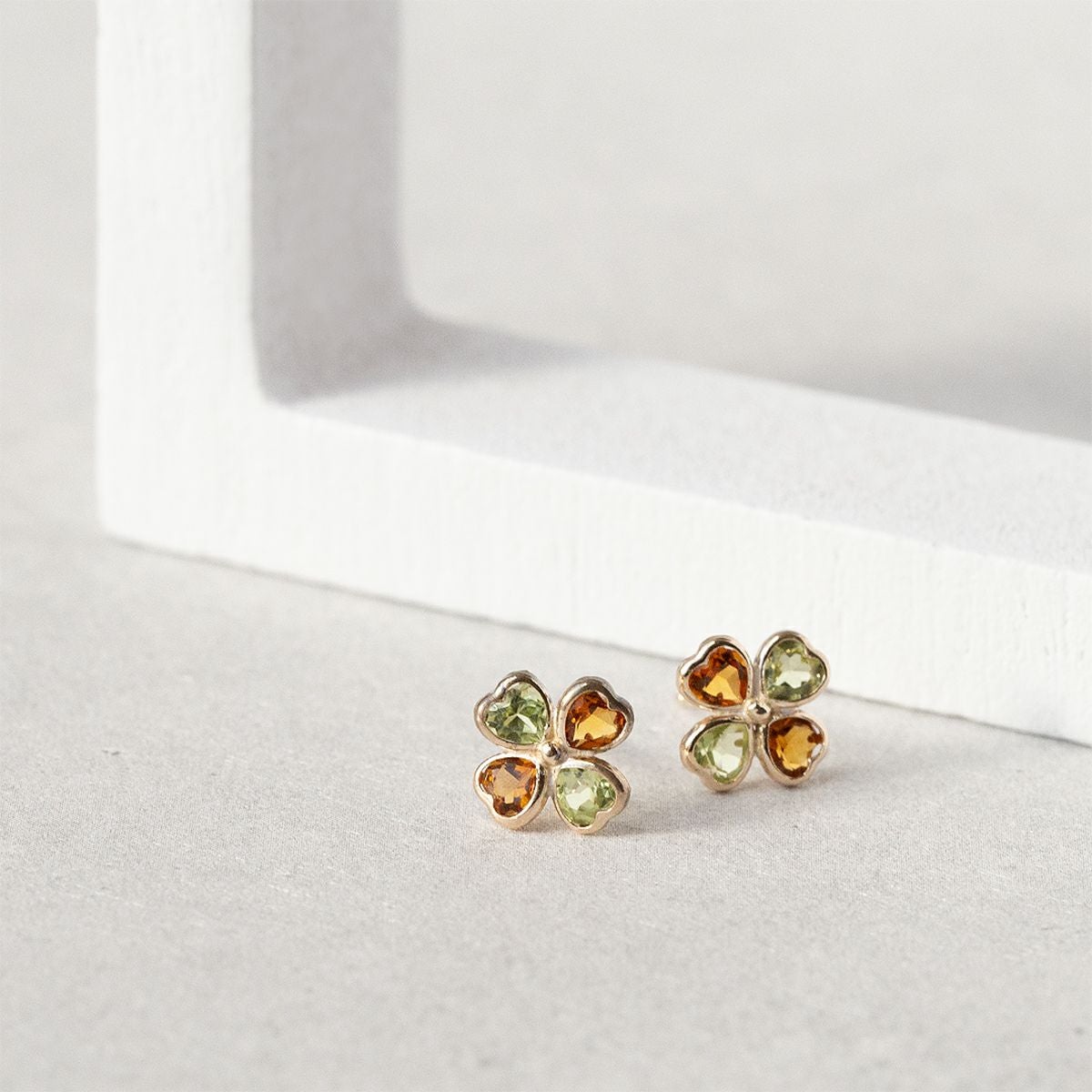 K10 YG クローバー ペリドット シトリン ピアス 10k 10金 誕生石 イエローゴールド レディース 彼女 誕生日プレゼント ギフト かわいい 四つ葉