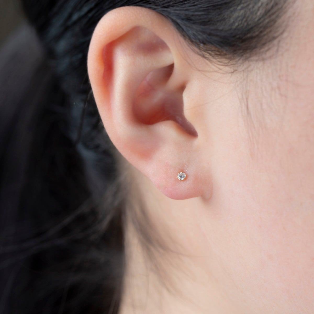 K18 YG 一粒 ダイヤモンド ピアス 4月 誕生石 イエローゴールド レディース 彼女 妻 20代 30代 40代 プレゼント