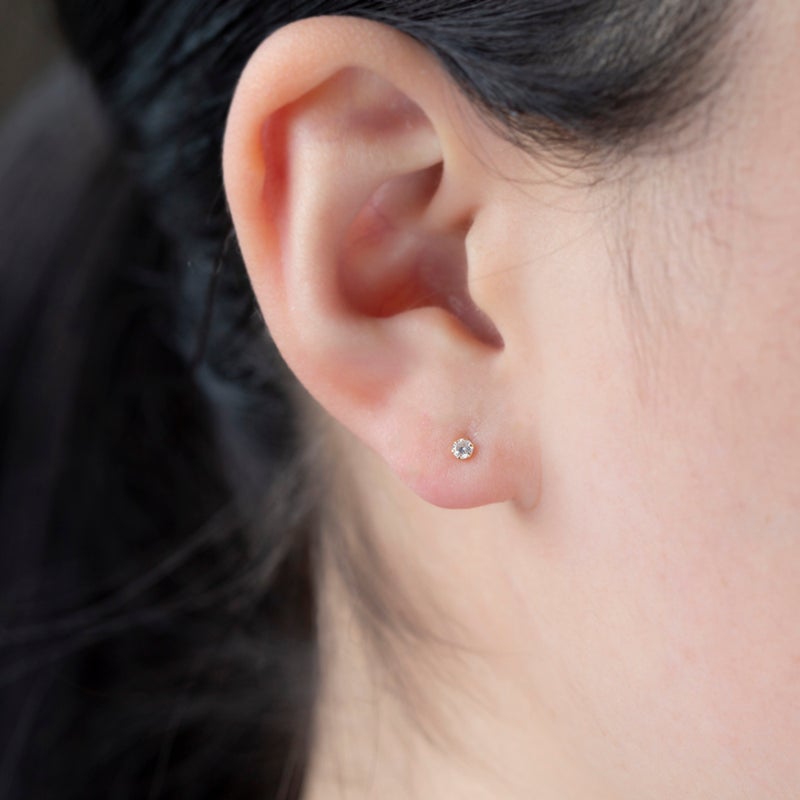 K18 YG 一粒 ダイヤモンド ピアス 4月 誕生石 イエローゴールド レディース 彼女 妻 20代 30代 40代 プレゼント