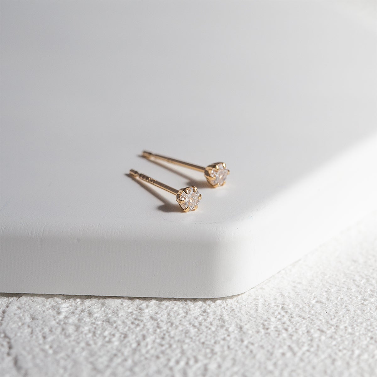 K18 YG 一粒 ダイヤモンド ピアス 4月 誕生石 イエローゴールド レディース 彼女 妻 20代 30代 40代 プレゼント