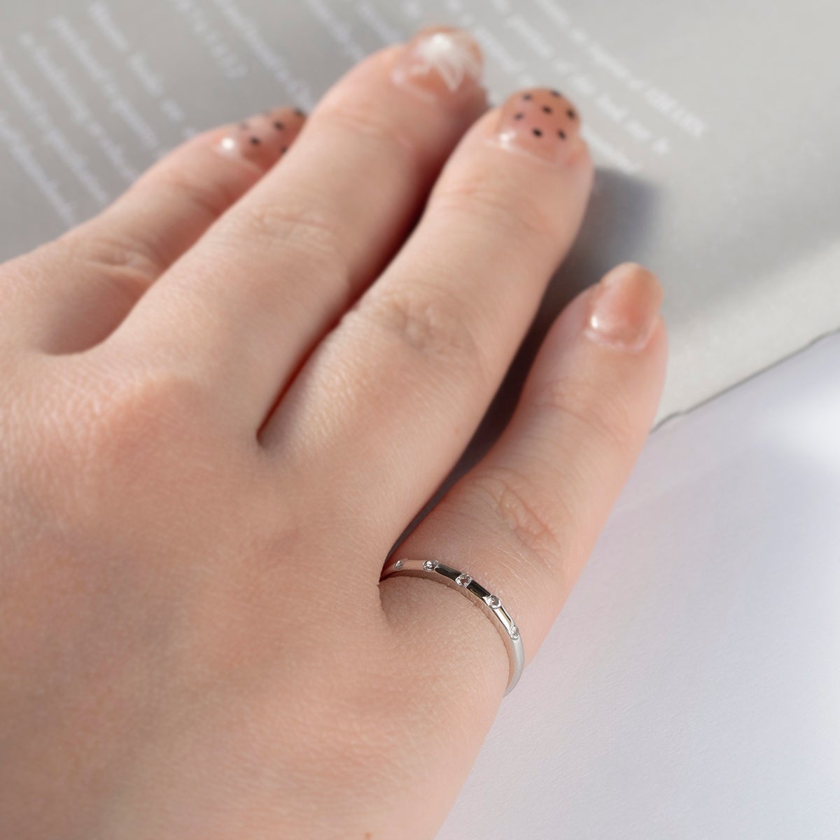 プラチナ ホワイトトパーズ ピンキーリング