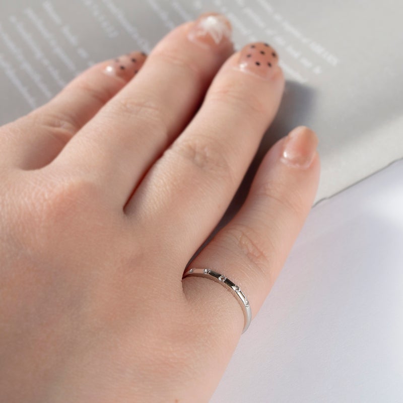 プラチナ ホワイトトパーズ ピンキーリング