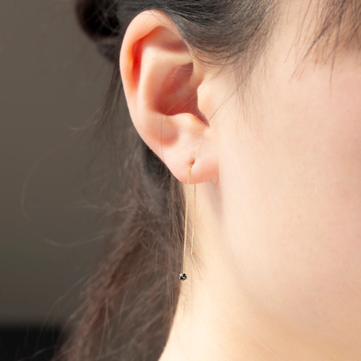 K10 YG ブラックダイヤモンド ロング ピアス