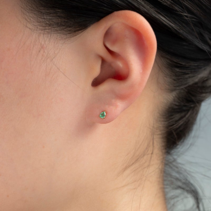 K10 YG エメラルド ピアス ペアシェイプ