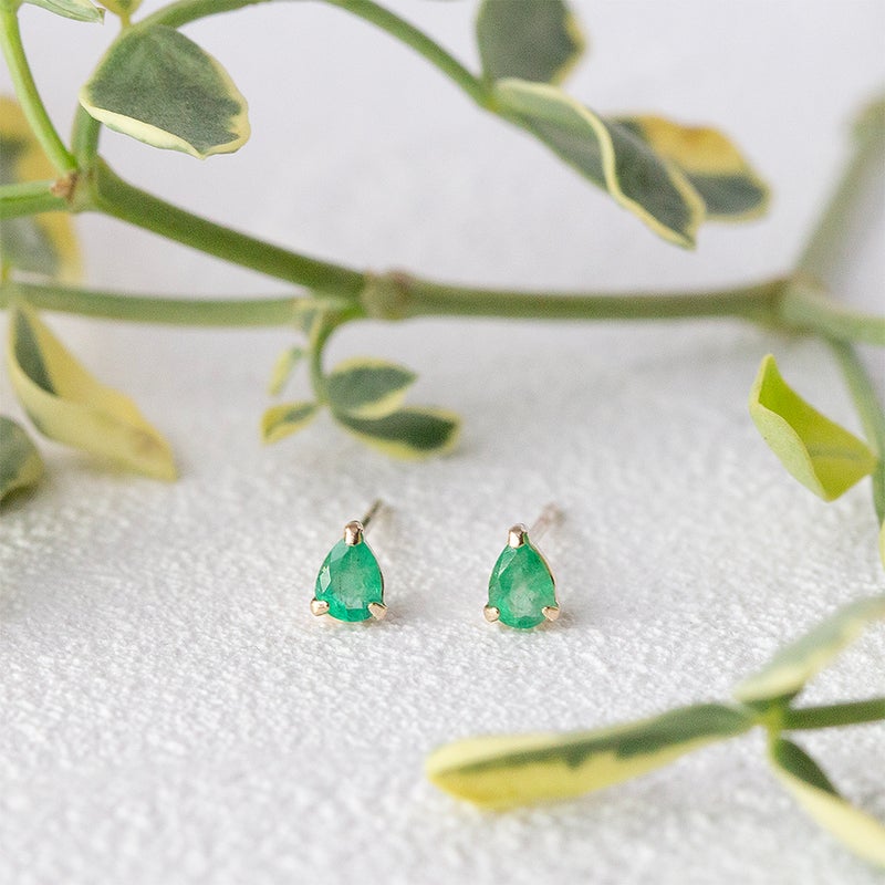 K10 YG エメラルド ピアス ペアシェイプ