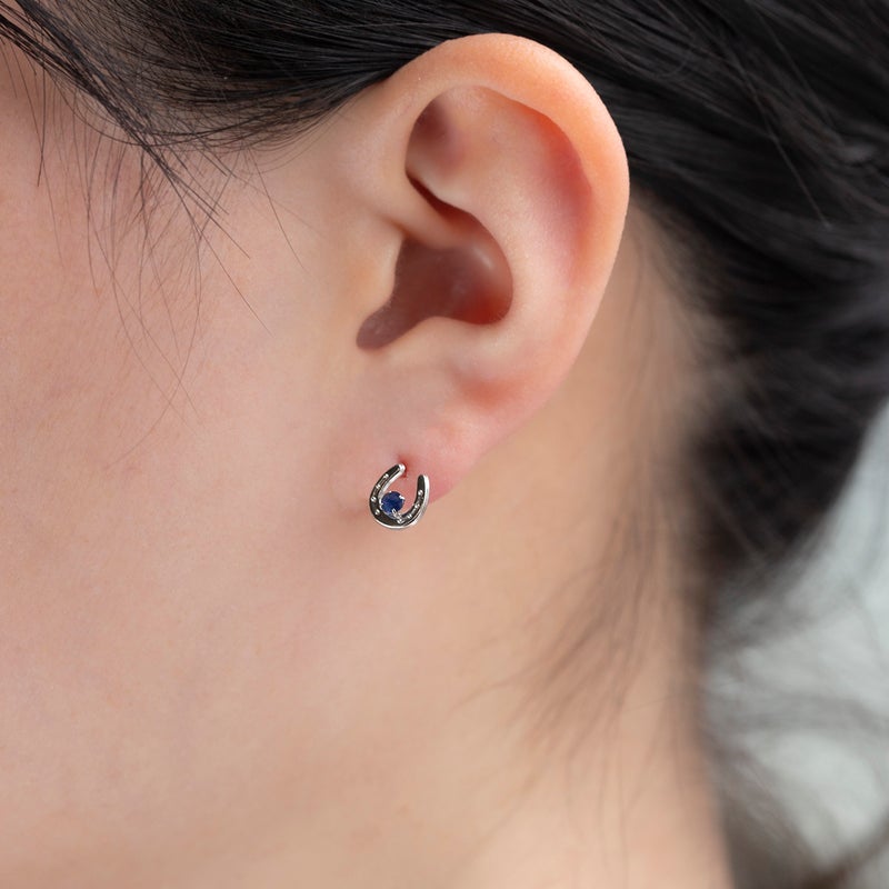 シルバー ホースシュー サファイア ピアス